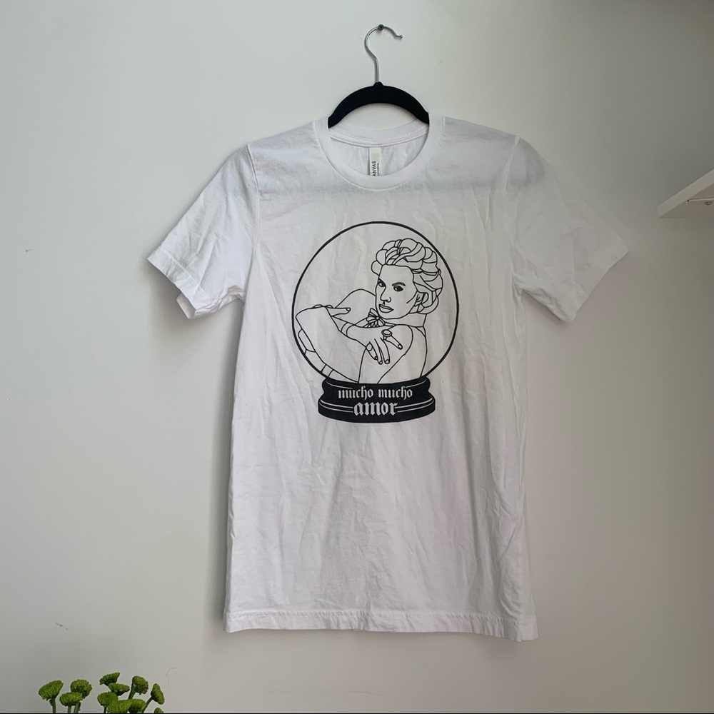 Mucho Mucho Amor Graphic Tee